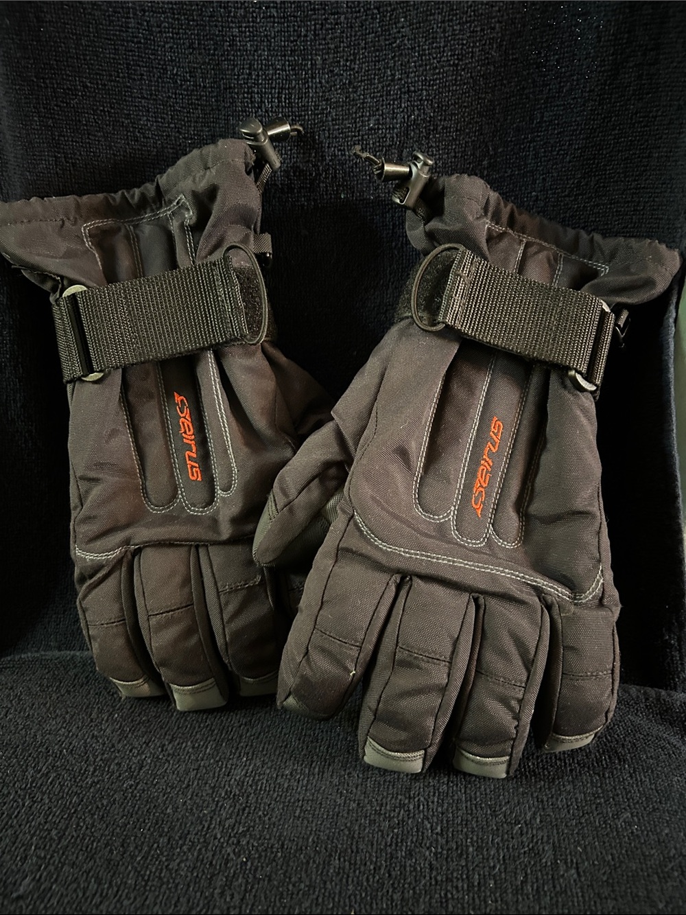 Seirus Black Skeleton Insulated Winter Gloves w Adjustable Wrist Straps